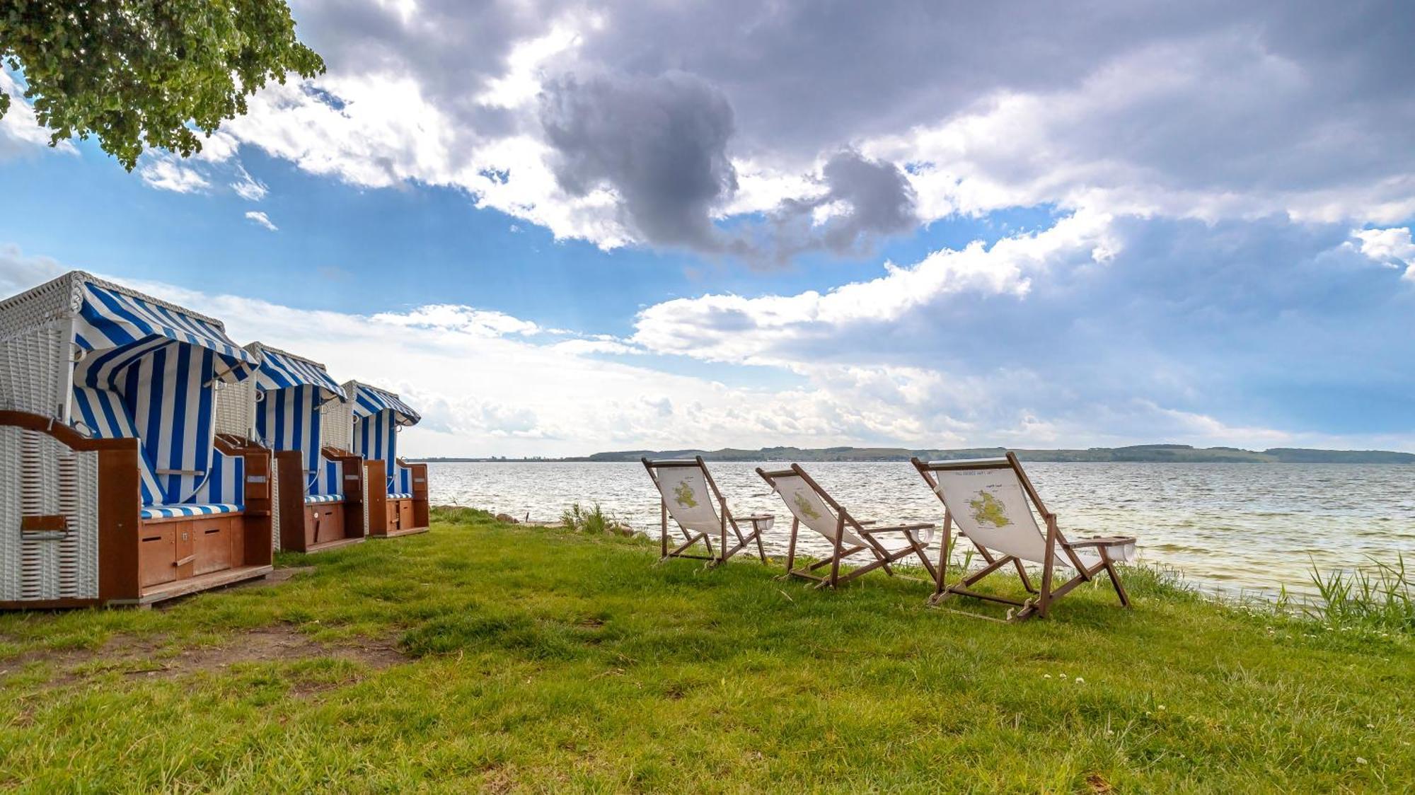 Haus Seeblick Mit 9 Wohnungen Alt Reddevitz Екстериор снимка